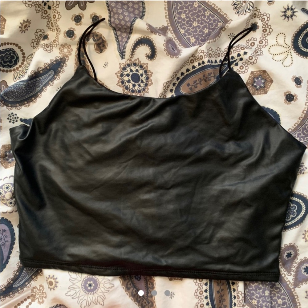 FASHION NOVA BLACK CROP TOP